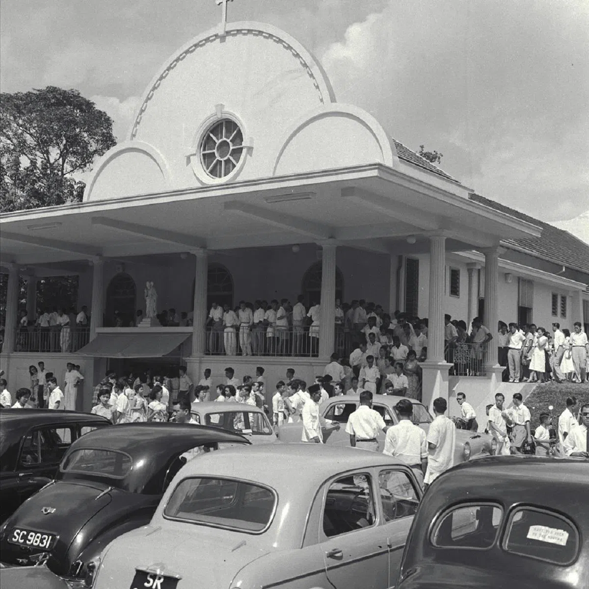 诺维娜教堂最初建造的主楼屋顶呈“圣山”圆弧状，摄于1957年。（海峡时报）