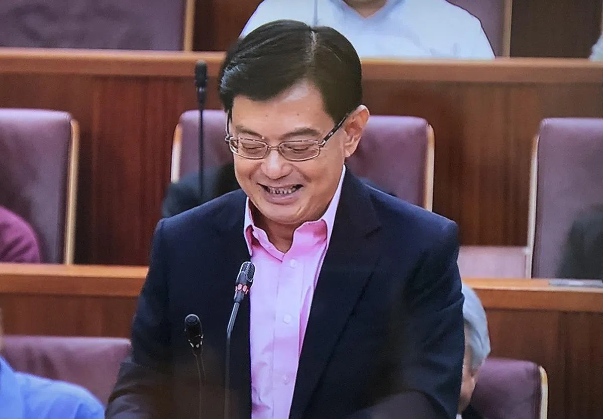  王瑞杰今天在演讲时显得相当轻松自在。（国会视频截图） 