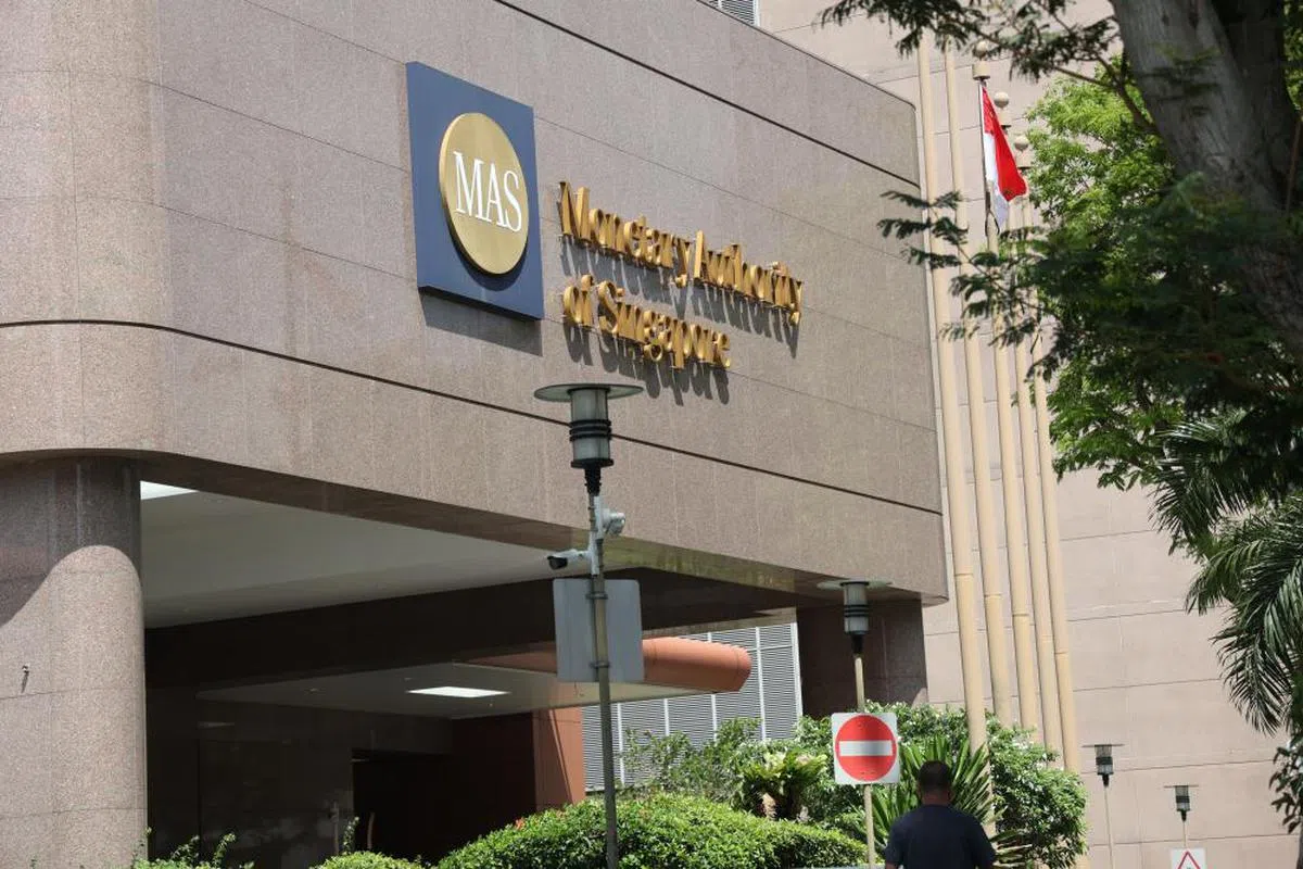 新元走势和金管局的货币政策息息相关。（联合早报）