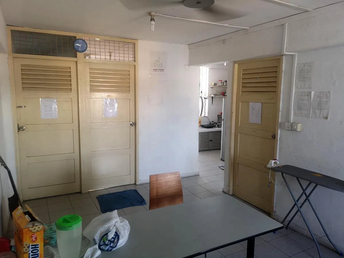  单位内只放置了几样简单家具。（慈母舰） 