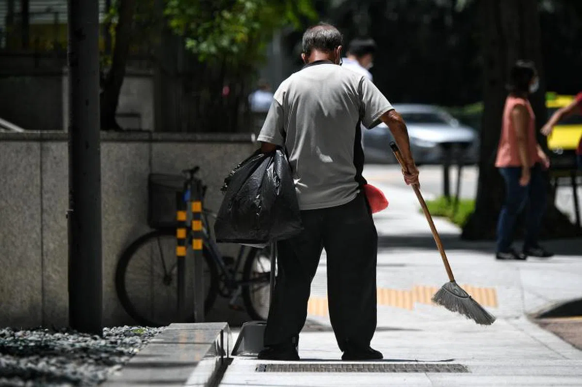  本地低收入群体薪资和全国中位数的差距比其他发达国家大。（海峡时报） 