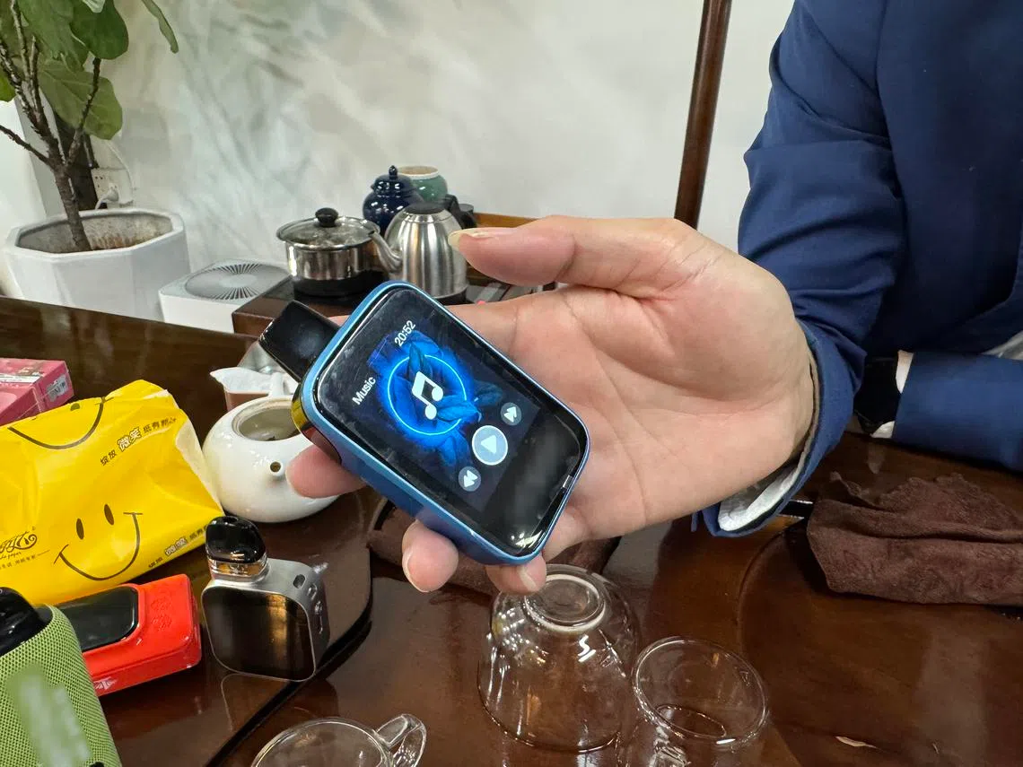 一些电子烟产品具备蓝牙功能，能充当音乐播放器。