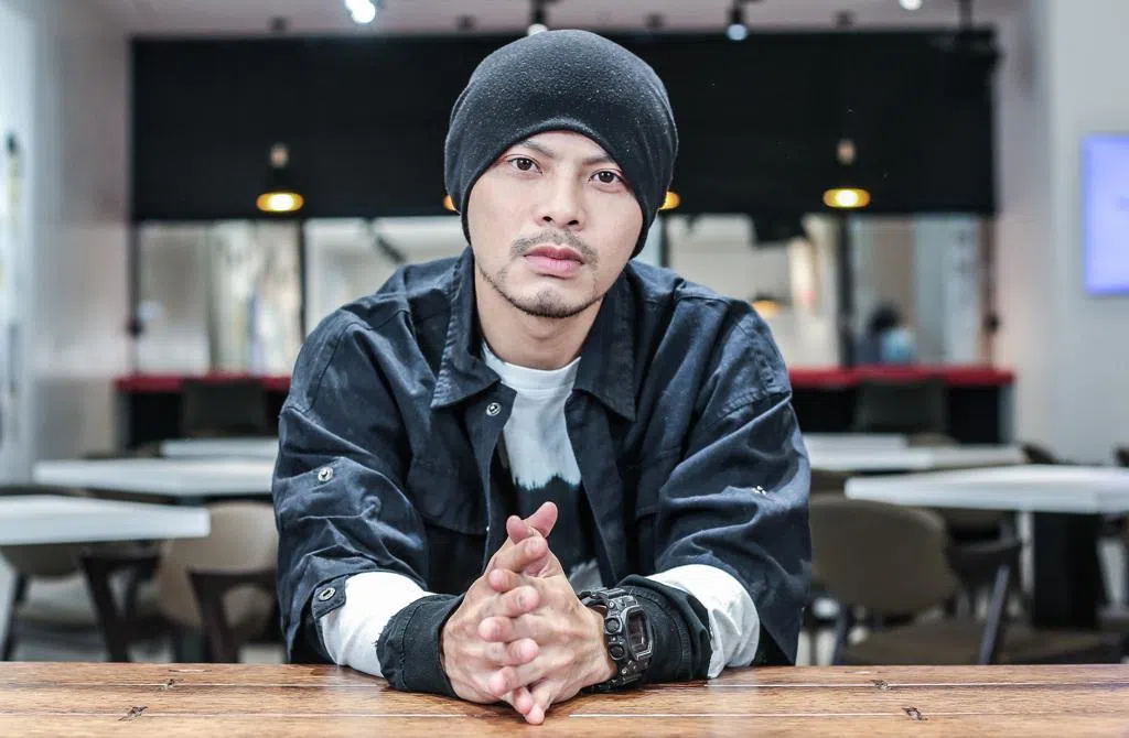 黄明志素以争议作品及言行吸引流量。