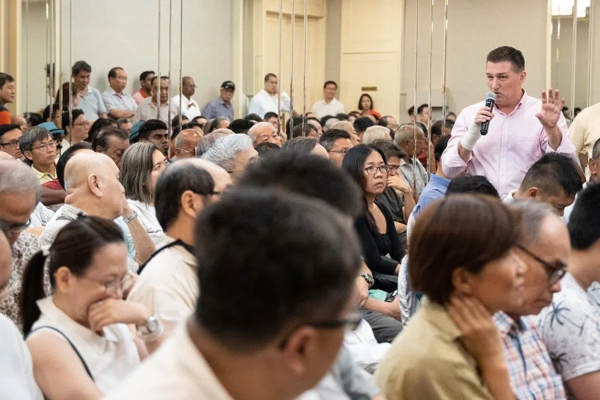  Brad Bowyer也出席了新加坡前进党上周六的第三次的接见选民活动。（陈清木面簿） 