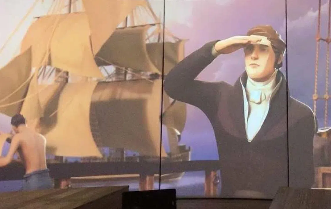 开埠200年展览上的全屏动画，展出现莱佛士1819年抵达新加坡的情景。（MJ摄） 