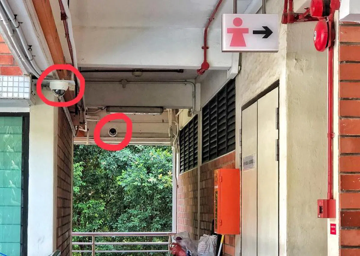  国大校方在宿舍新装的电眼。（新明日报） 