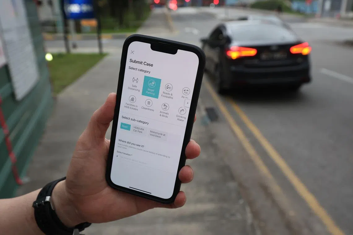 手机应用“一联通”（OneService）是社区事务署2015年推出的一站式平台，让公众可及时举报社区内的大小问题，再根据问题的属性通知相关政府部门，免去公众得理清哪个问题归哪个部门管辖的麻烦。“一联通”设有举报非法停车的功能。（联合早报）