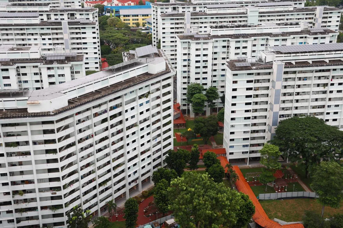 2022年被纳入选择性整体重建计划（SERS）的宏茂桥3道第562座至565座组屋。据报道，由于补偿金额较原来预估高约7.5%，加上当局提供的优渥补贴，几乎所有屋主都可在不必自掏现款的情况下，买到相似房型或面积的替代组屋。（联合早报）