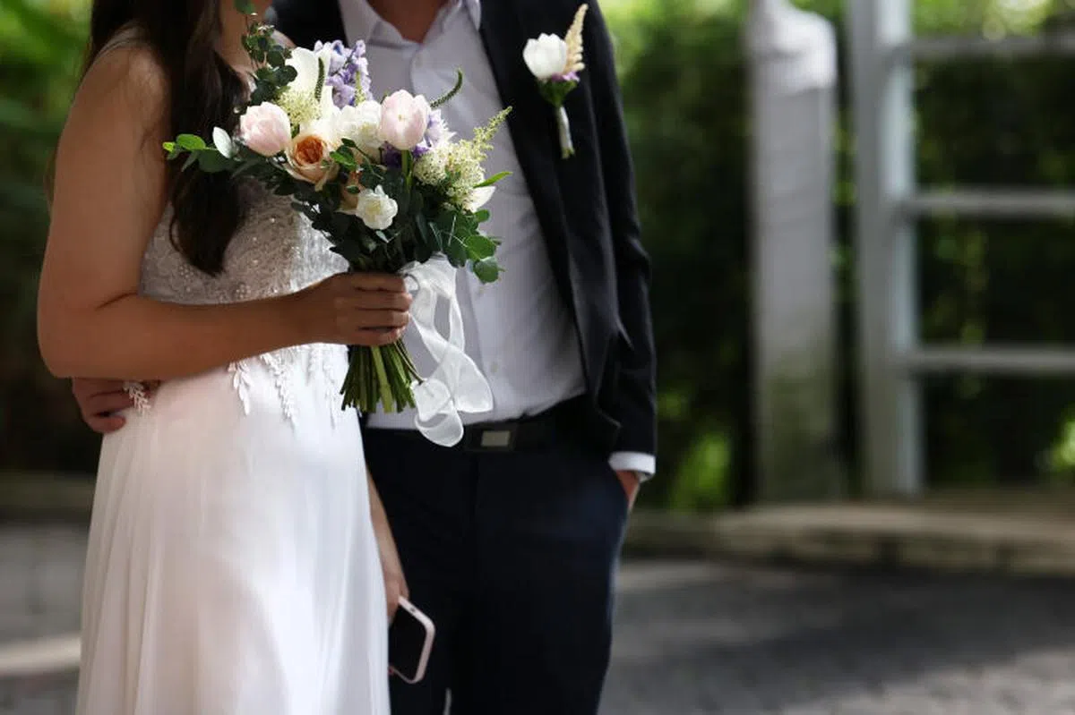 在2023年结婚的新加坡情侣有所减少，离婚率也稍有增加，但两者整体趋向稳定。（联合早报）