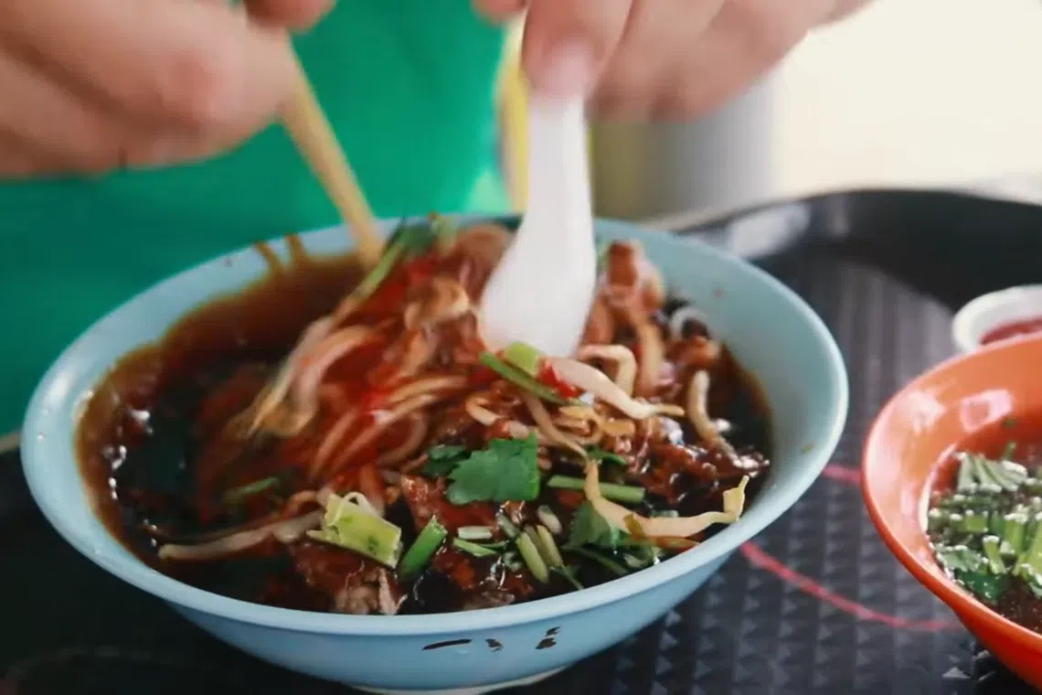 一碗朴实无华却又齿颊留香的牛肉面。