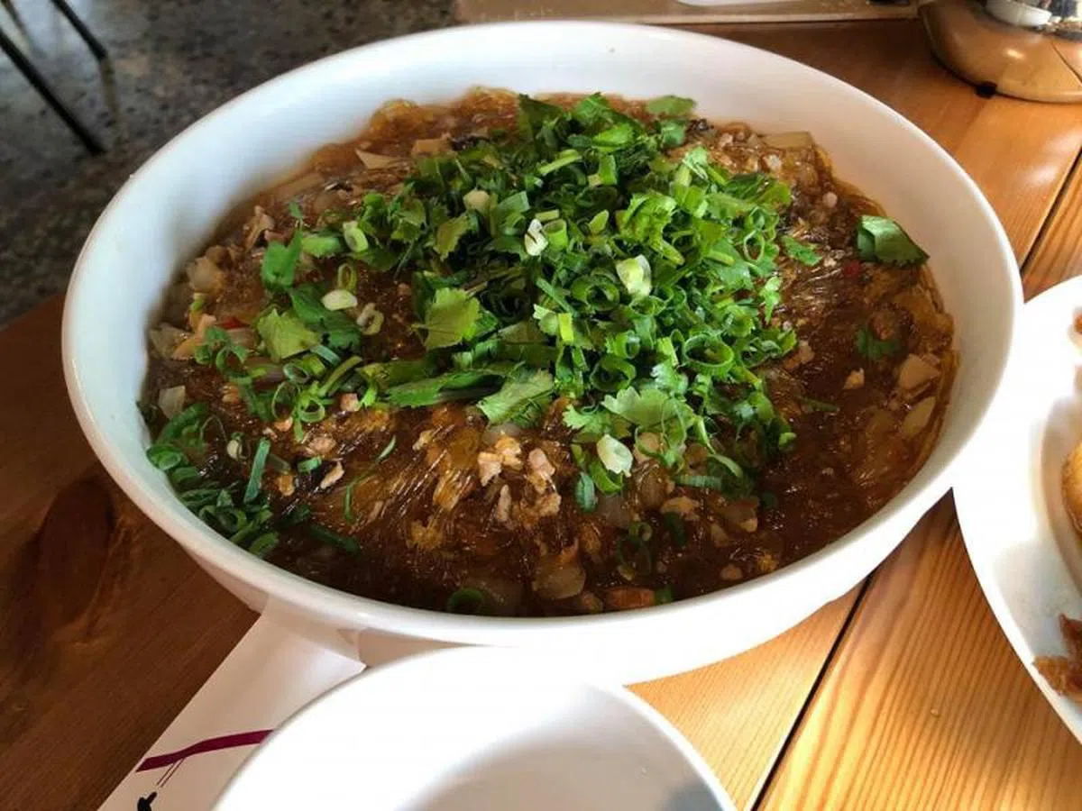  蚂蚁上树。（卢丽珊摄） 