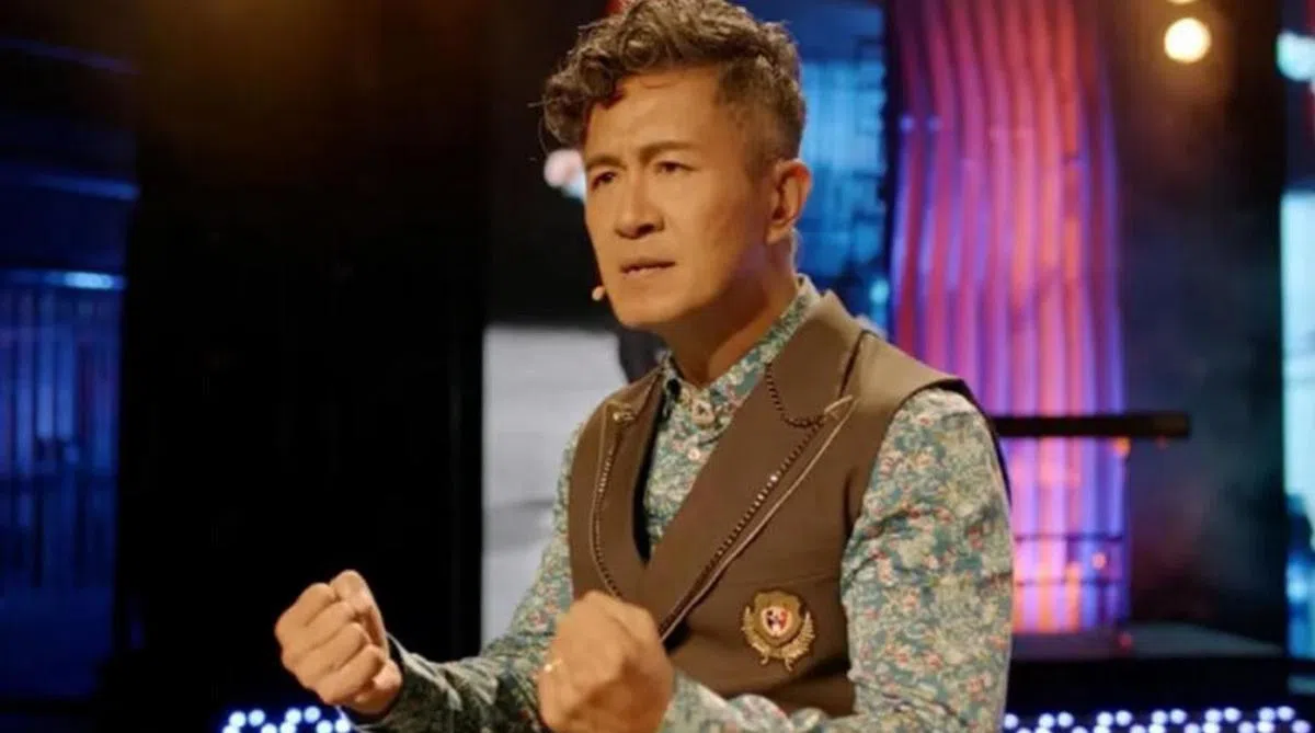 新加坡知名喜剧演员彭耀顺在《看着我》中，饰演一名公开反对同性恋的牧师。（Eko Pictures）