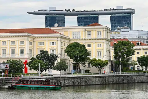 新加坡在疫情告急、民怨高涨下，我们也听到社会精英向普罗大众发出各种忠告。（法新社）