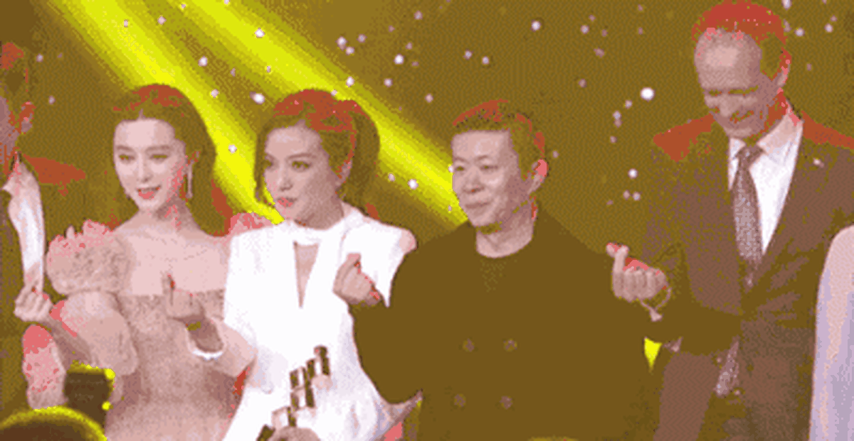  “小心形”一度是艺人们的最爱，这股热潮还没退。（互联网） 