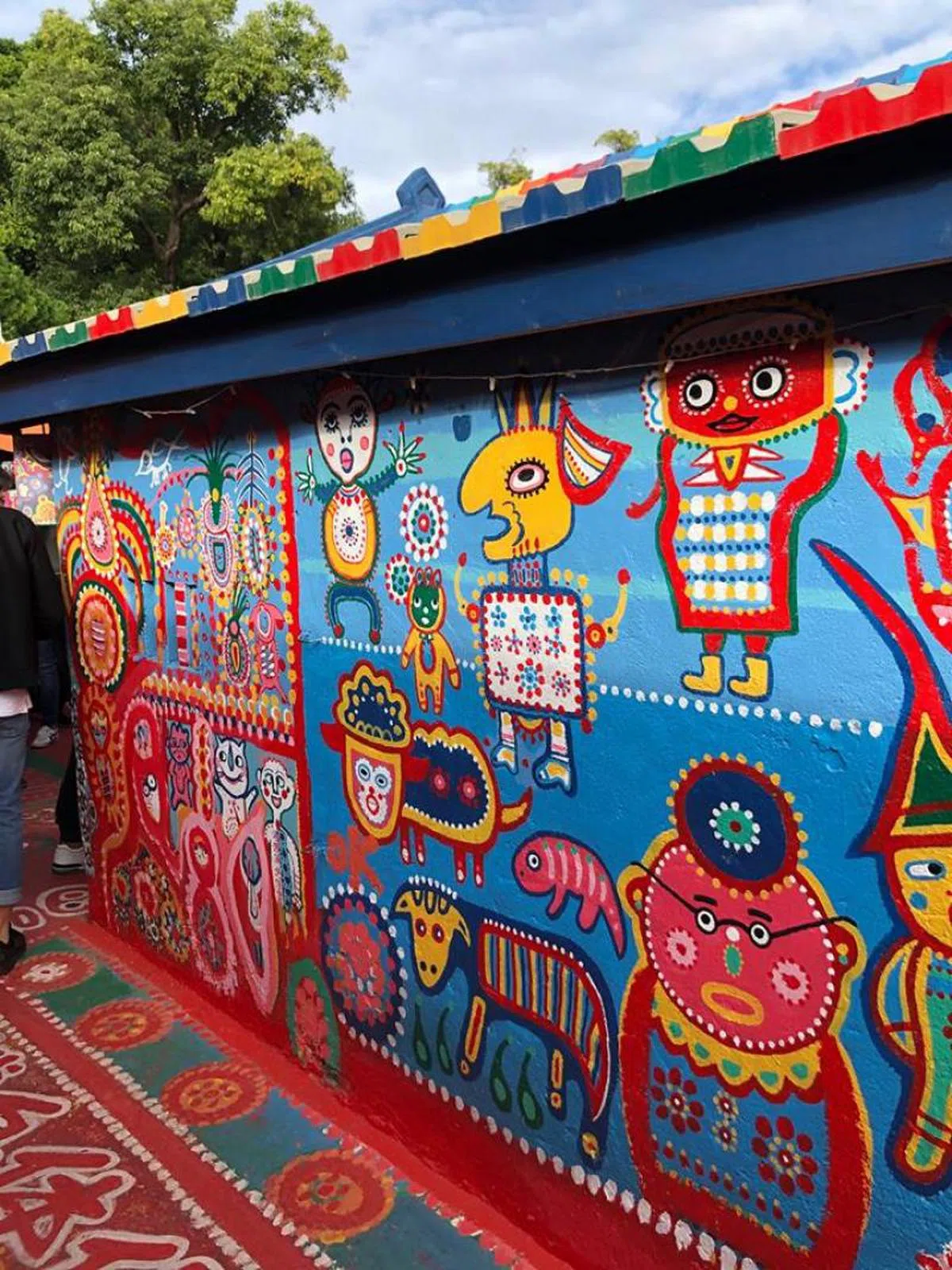  “彩虹村”因外墙颜色艳丽多彩而得名。（卢丽珊摄） 