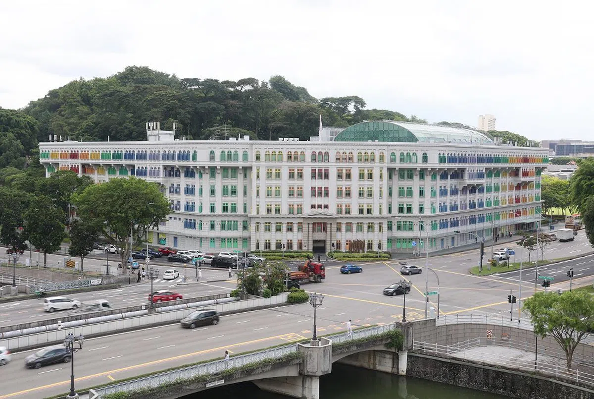 数码发展及新闻部回复媒体询问时指出，隐蔽身份证号码其实没有必要。（联合早报）