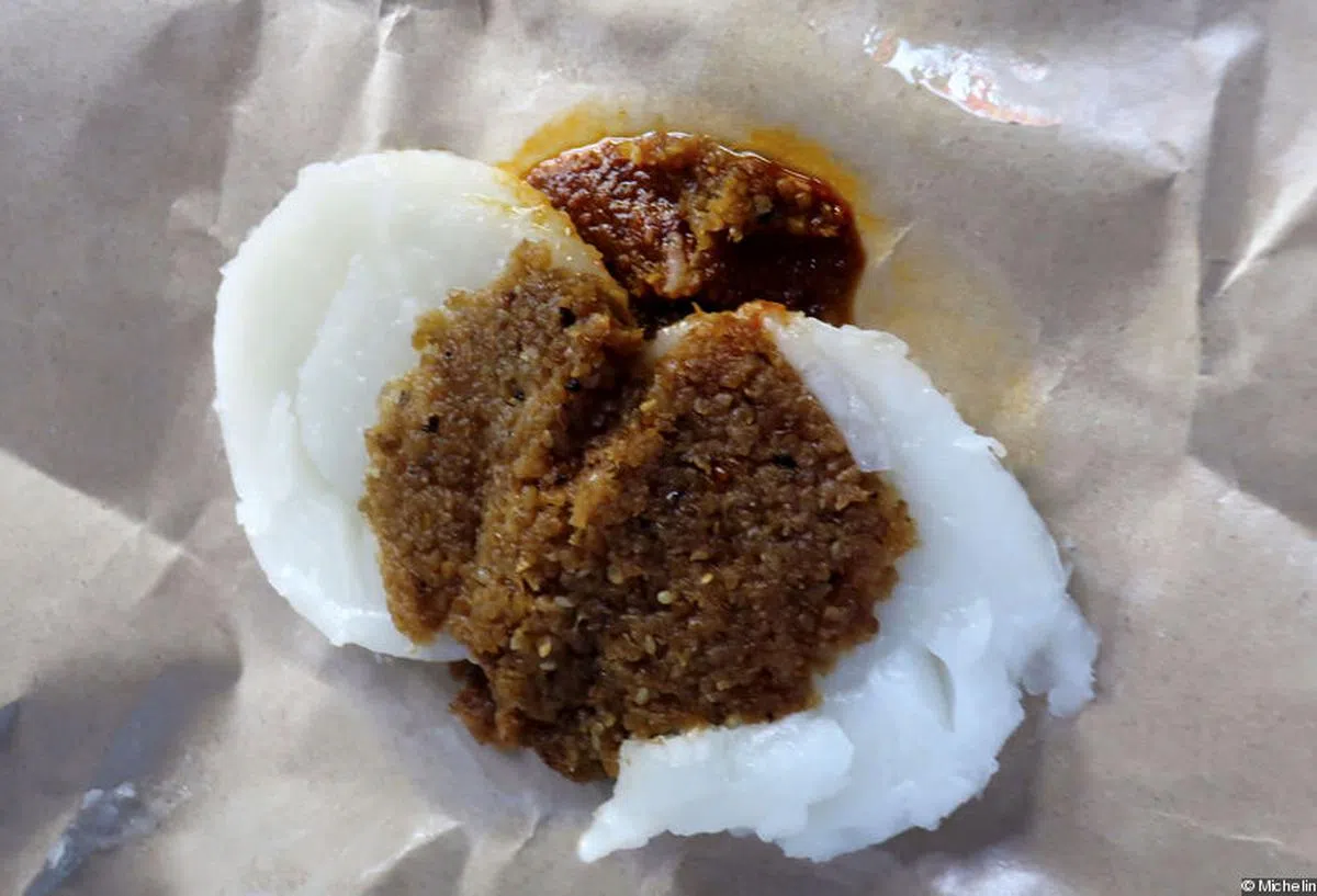  配上菜脯、葱、虾米和辣椒酱的水粿是新加坡最爱的早餐选择之一。（米其林） 