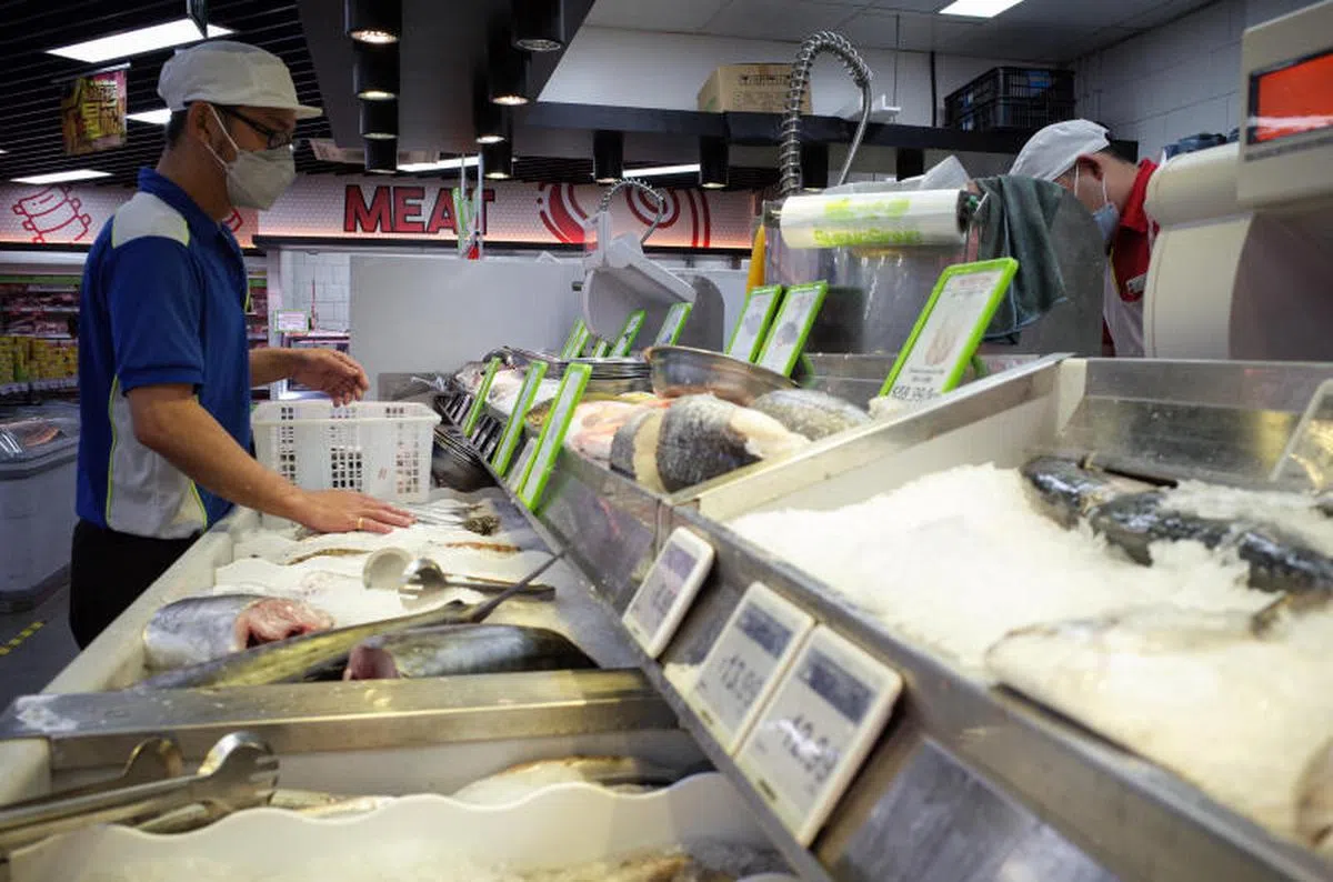 昇菘超市的海鲜部门。（海峡时报）