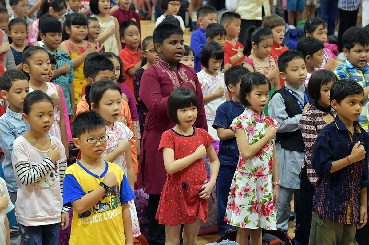  新加坡小学非常重视从小灌输种族和谐的意识，所以每年的7月21日都会举行“种族和谐日”。（海峡时报） 