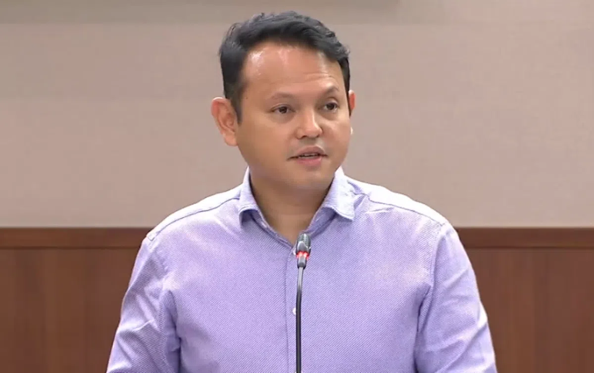  国家发展部兼人力部政务部长扎吉哈（国会视频截图） 