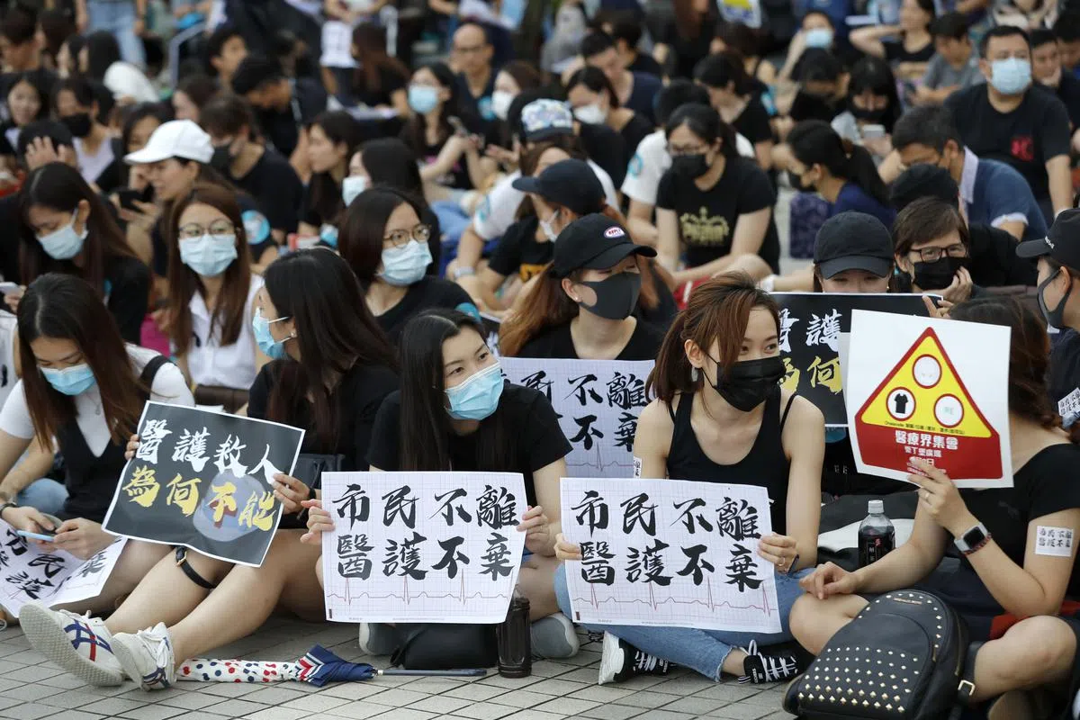  医疗人员发起集会对港府提出四大诉求。（美联社） 
