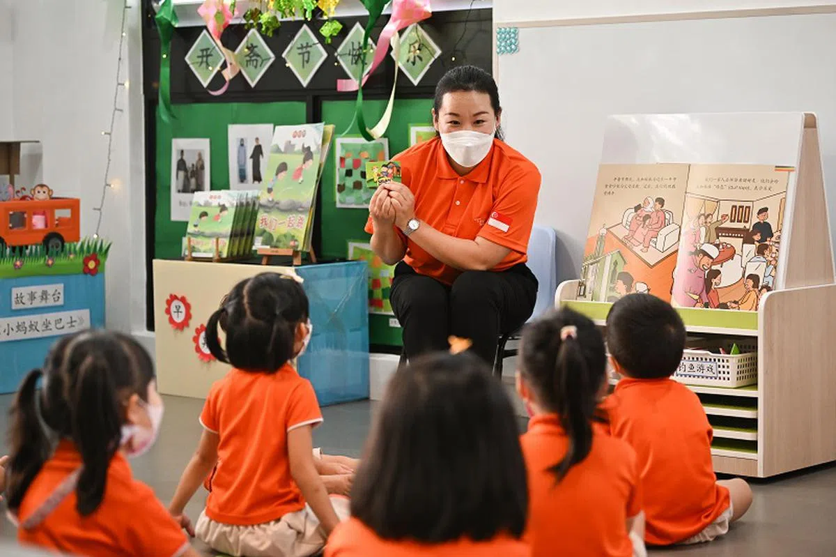 幼儿园每班由一位老师教导25位学生。（海峡时报）