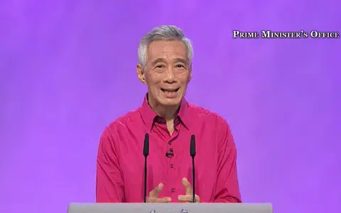 李显龙总理在2021年8月29日的群众大会上发表华语演讲。（总理公署视频截图）