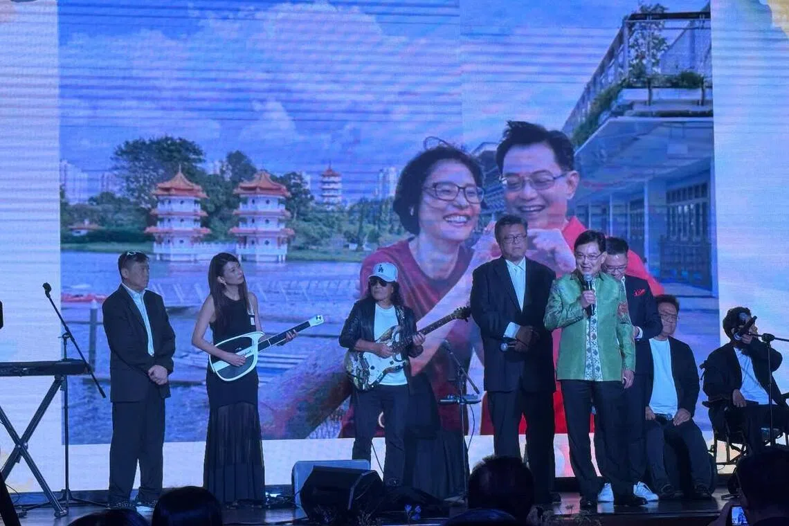 王瑞杰在晚宴上献上惊喜致敬环节感谢太太。
