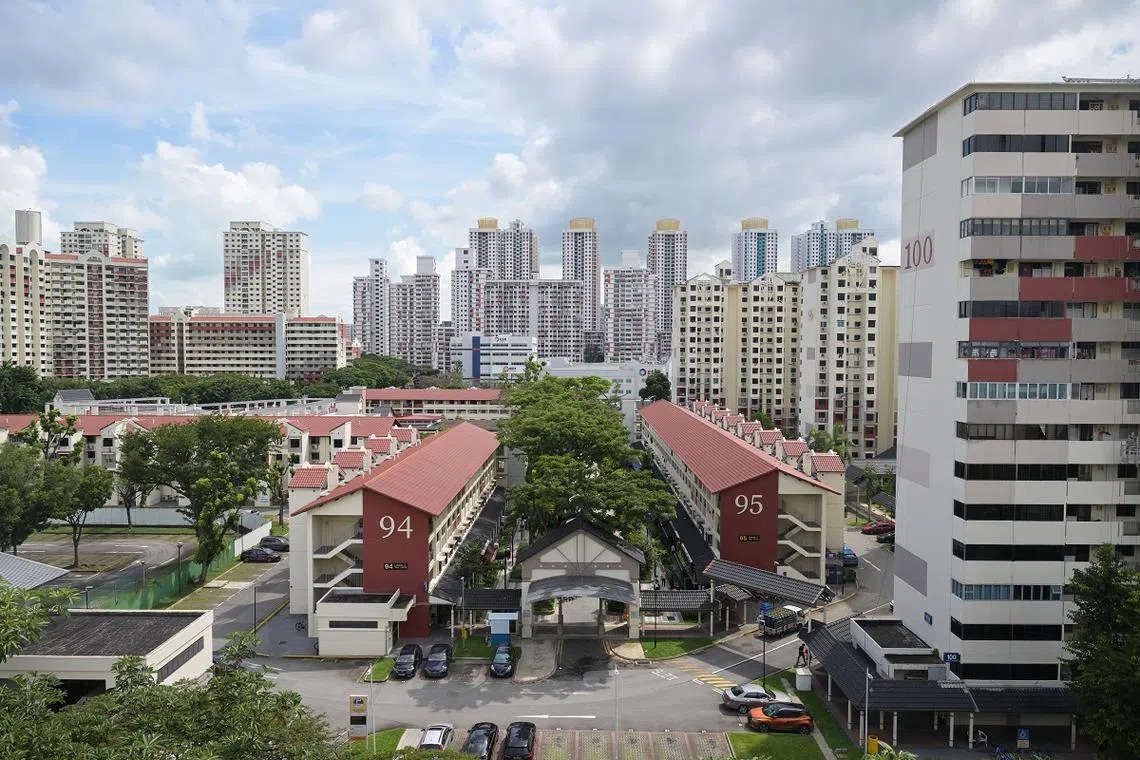 如果不幸退休生活陷入困窘，蚁粉会考虑卖房套现吗？图非“当事组屋”。（联合早报）