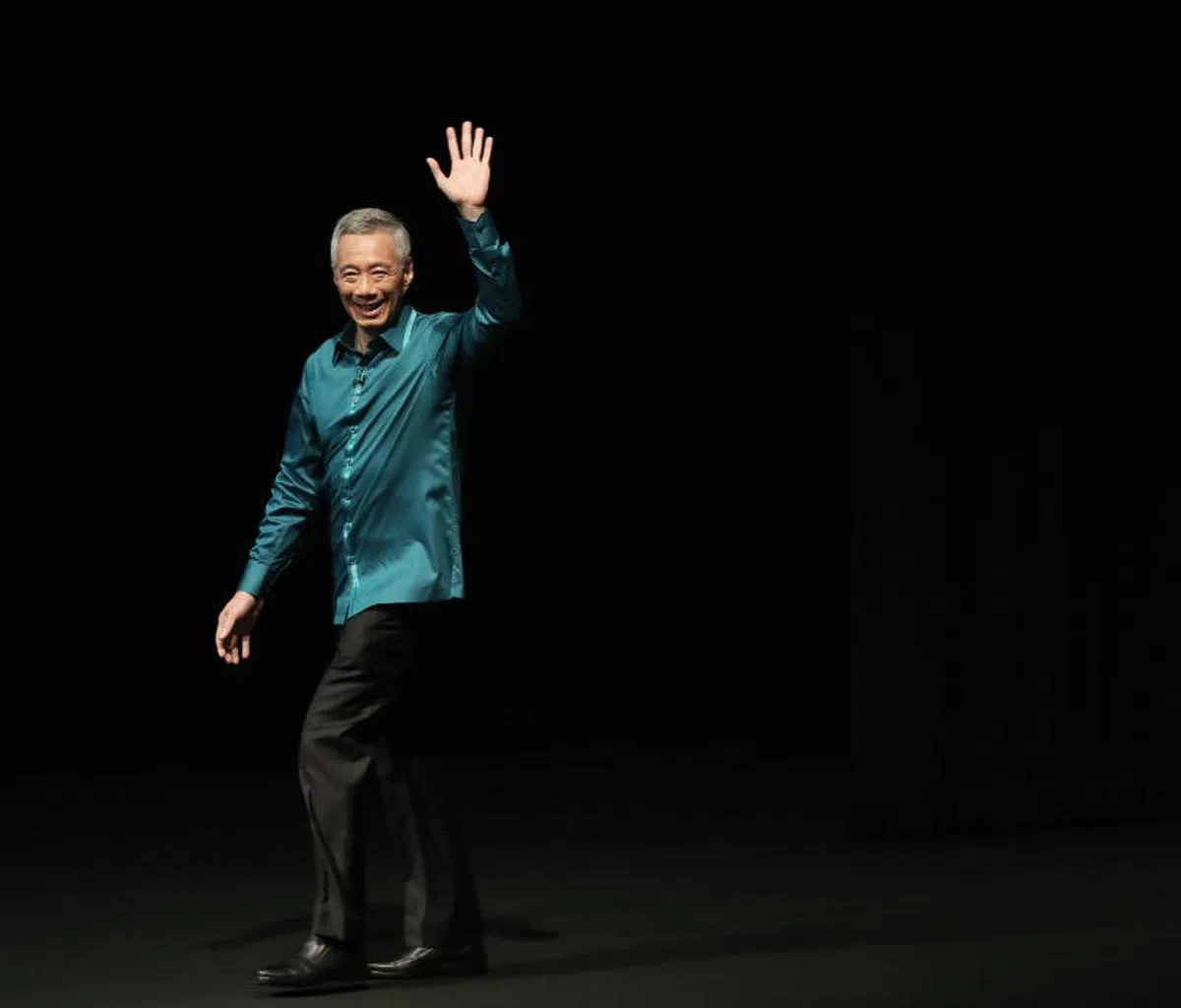  李显龙总理昨天在宏茂桥中区工艺教育学院发表国庆群众大会演说。（联合早报） 