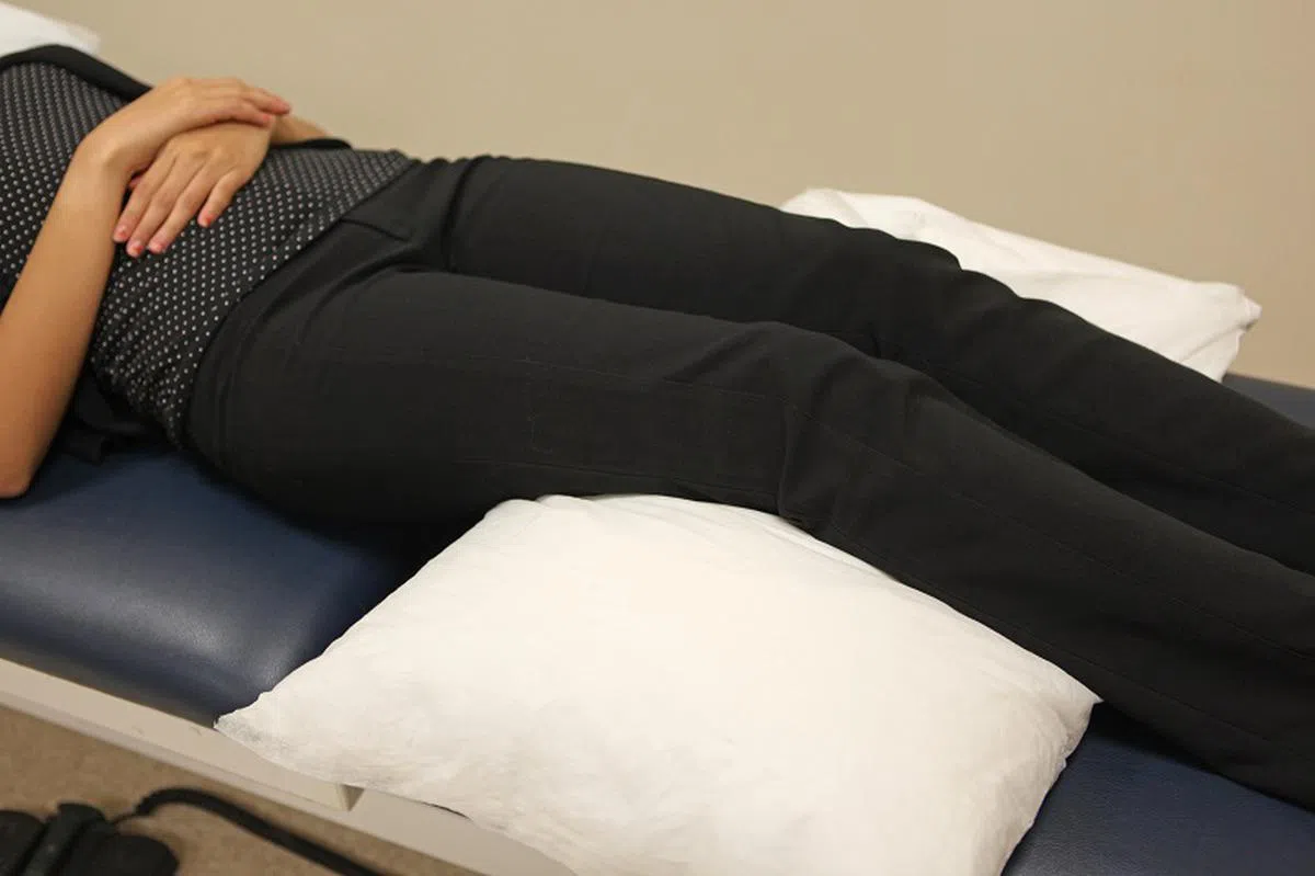 为改善睡眠质量，一些新加坡人会改用品质更好的枕头、床垫或寝具。（海峡时报档案照片）