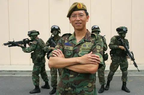 图为2007年，时任新加坡陆军总长的梁建鸿。（联合早报）