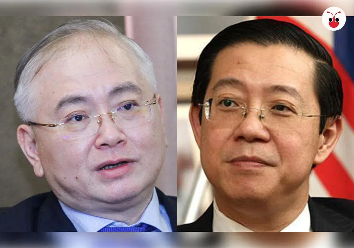  林冠英（右）上周五（2日）公布希盟政府的第一个财政预算，被马华的魏家祥（左）批为“给你一粒糖，烧掉整间厂”，并质问为何拉曼大学学院的拨款锐减？（曾庆祥制图） 