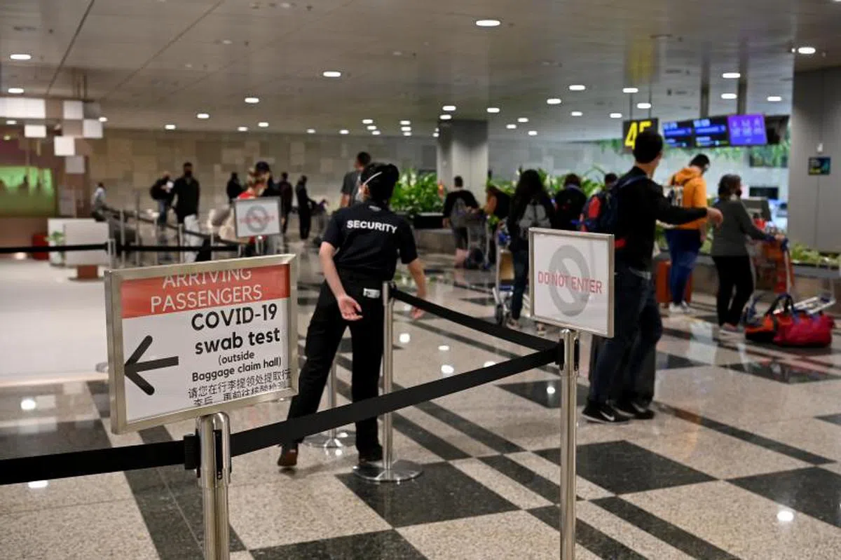 我国和其他国家开启VTL至今，仅有17名旅客确诊冠病。（海峡时报）