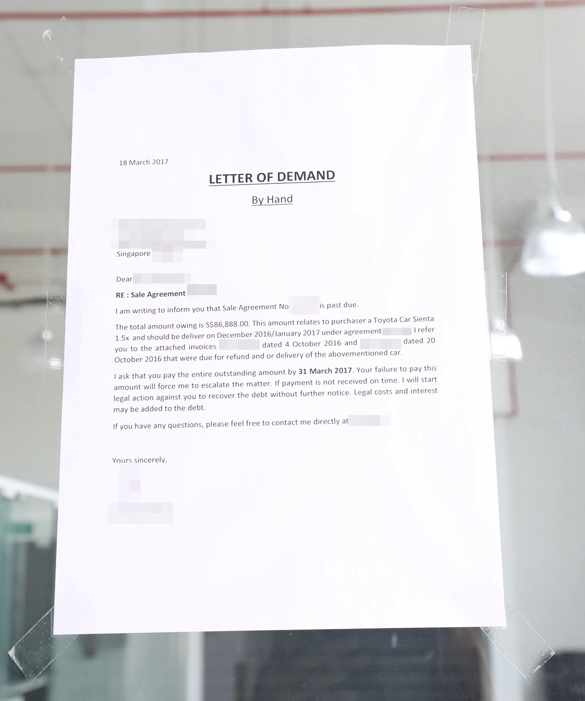 2017年贴在一家车行大门的索偿信。