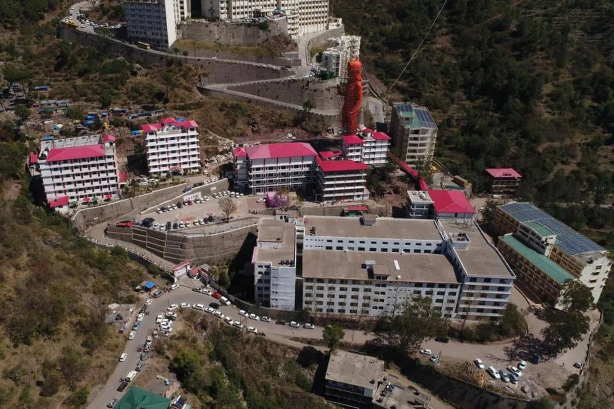  马纳夫巴蒂大学（Manav Bharti University）鸟瞰图。（面簿） 