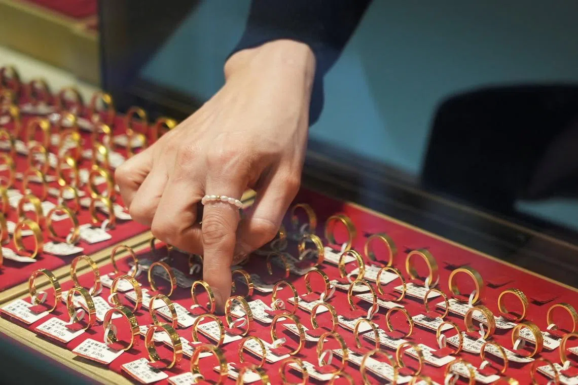 中国及印度的中年妇女被视为全球黄金市场的重要散户。