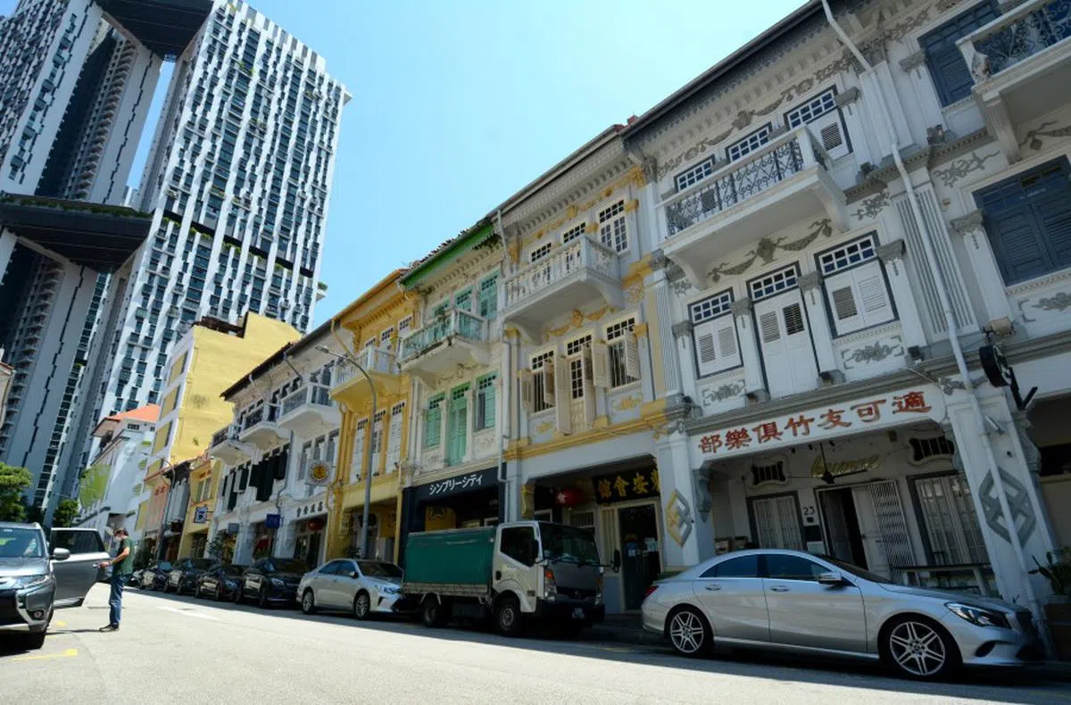 武吉巴梳（Bukit Pasoh）一带老店屋的阳台，在当年暗示了主人熟悉欧洲建筑风格，因此是一种财富和身份的象征。（Leslie Koh）