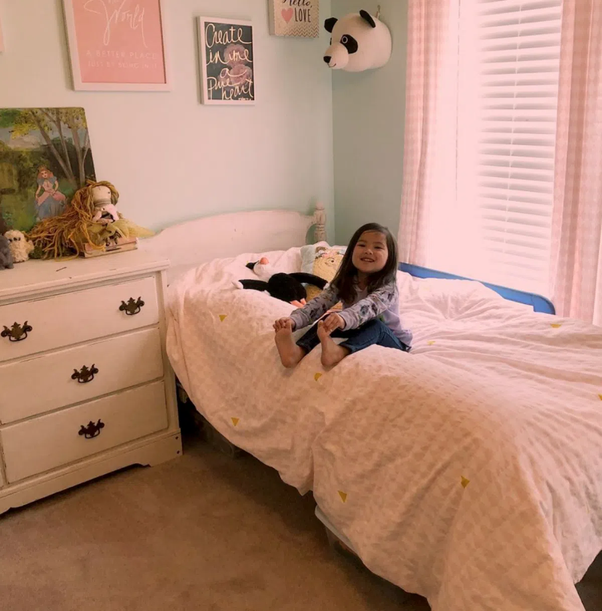 Selah住进房间后，Becca不久后又为她换了大床，还加多一个大熊猫头。（Becca的Instagram） 