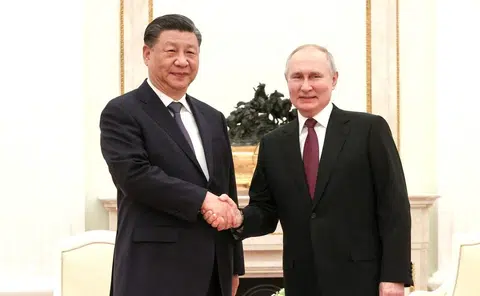 普京（右）接待到访俄罗斯进行国事访问的习近平（左）。（路透社）