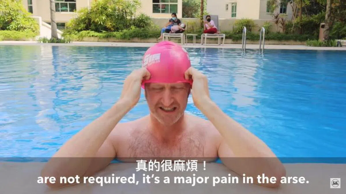  叫一个胸毛比头发多的人戴泳帽，你有事吗？（设计对白，视频截图） 