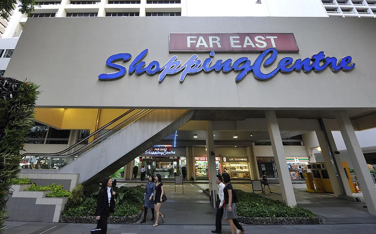 远东购物中心被指室内空间狭窄、十分安静，也有些陈旧。（海峡时报档案照）