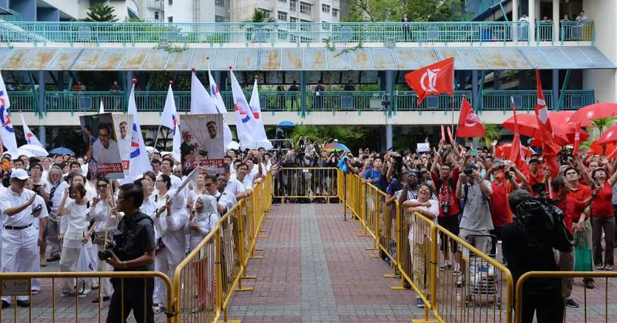  2016年武吉巴督举行补选，人民行动党和民主党的支持者齐出动以示支持。（海峡时报） 