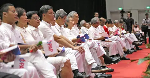 行动党政府果真能不断改进自己的施政，反对党相对就会越来越没有课题可以发挥，那还有戏唱吗？会不会像新赛凤、老赛桃那些剧团一样最后没戏唱了？（新明日报）