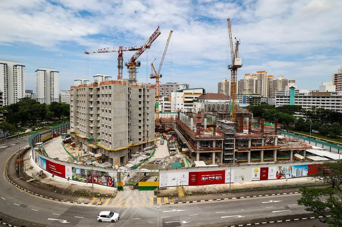 兴建中的预购组屋。（联合早报）