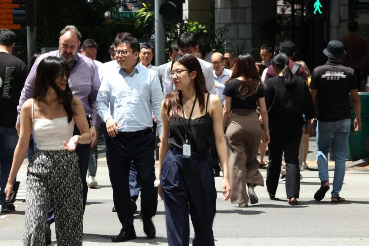 提高生活品质的成本若不受控地增加，恐怕将导致一般新加坡人失去愿意为之奋斗的动力。（联合早报）