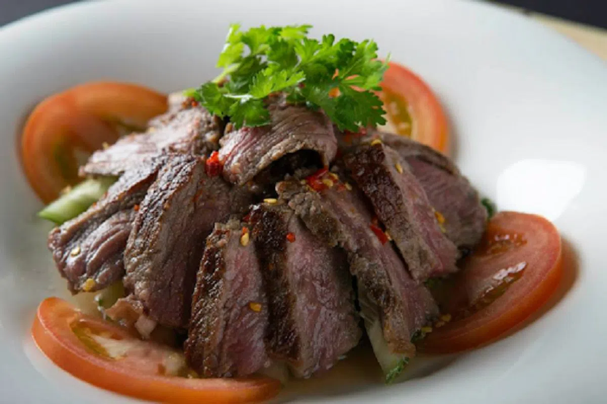  招牌菜：泰式牛肉沙拉 Yam Nur Yang （20元） 