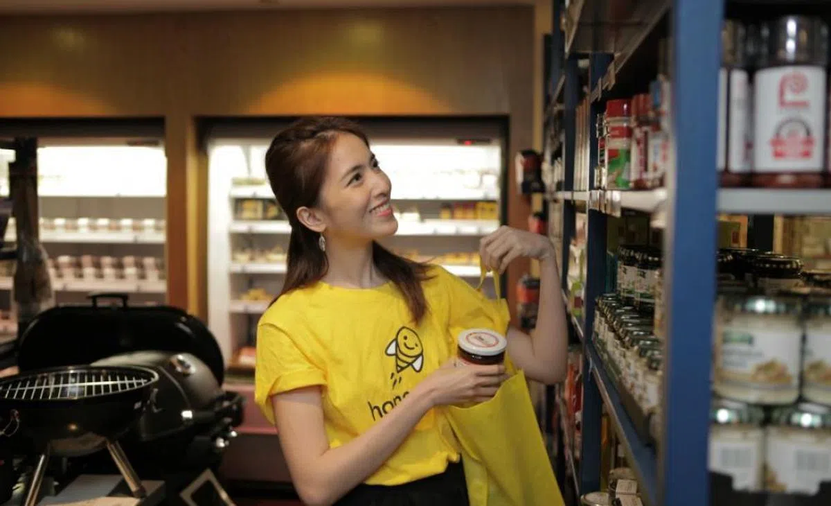  诚蜂的小蜜蜂们都受过专业训练，可以帮客户挑选最优质的产品。（互联网） 