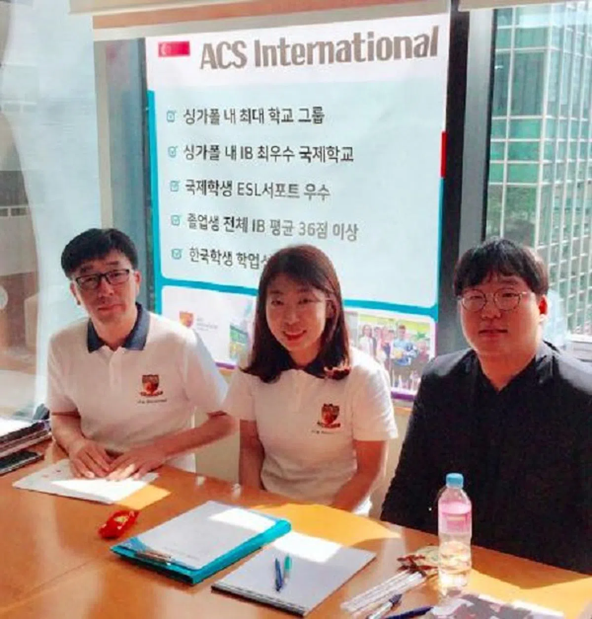 首尔留学中介“Singaro Yuhak”每年会协助约150名韩国学生来新念书，图左为中介首席执行官Ray Kim。（Singaro Yuhak）
