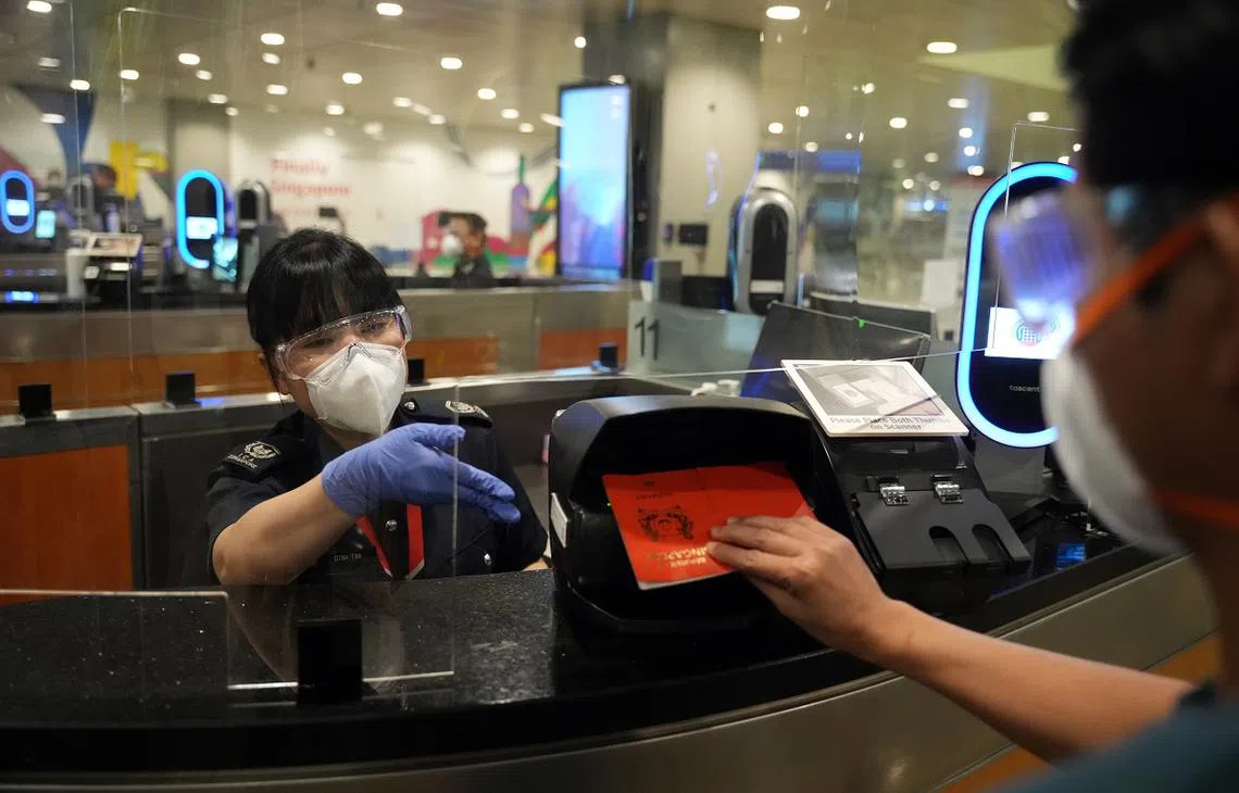 樟宜机场关卡。（联合早报）